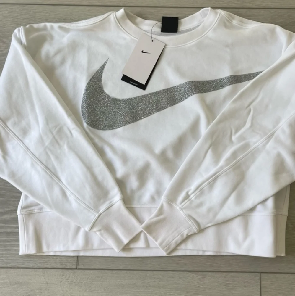 Nike Dri-Fit Cropped Sweatshirt - Picture 7 of 9